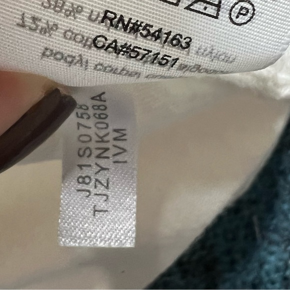 Tommy Hilfiger Big Logo Turtleneck Sweater in White Red Navy - Picture 7 of 7